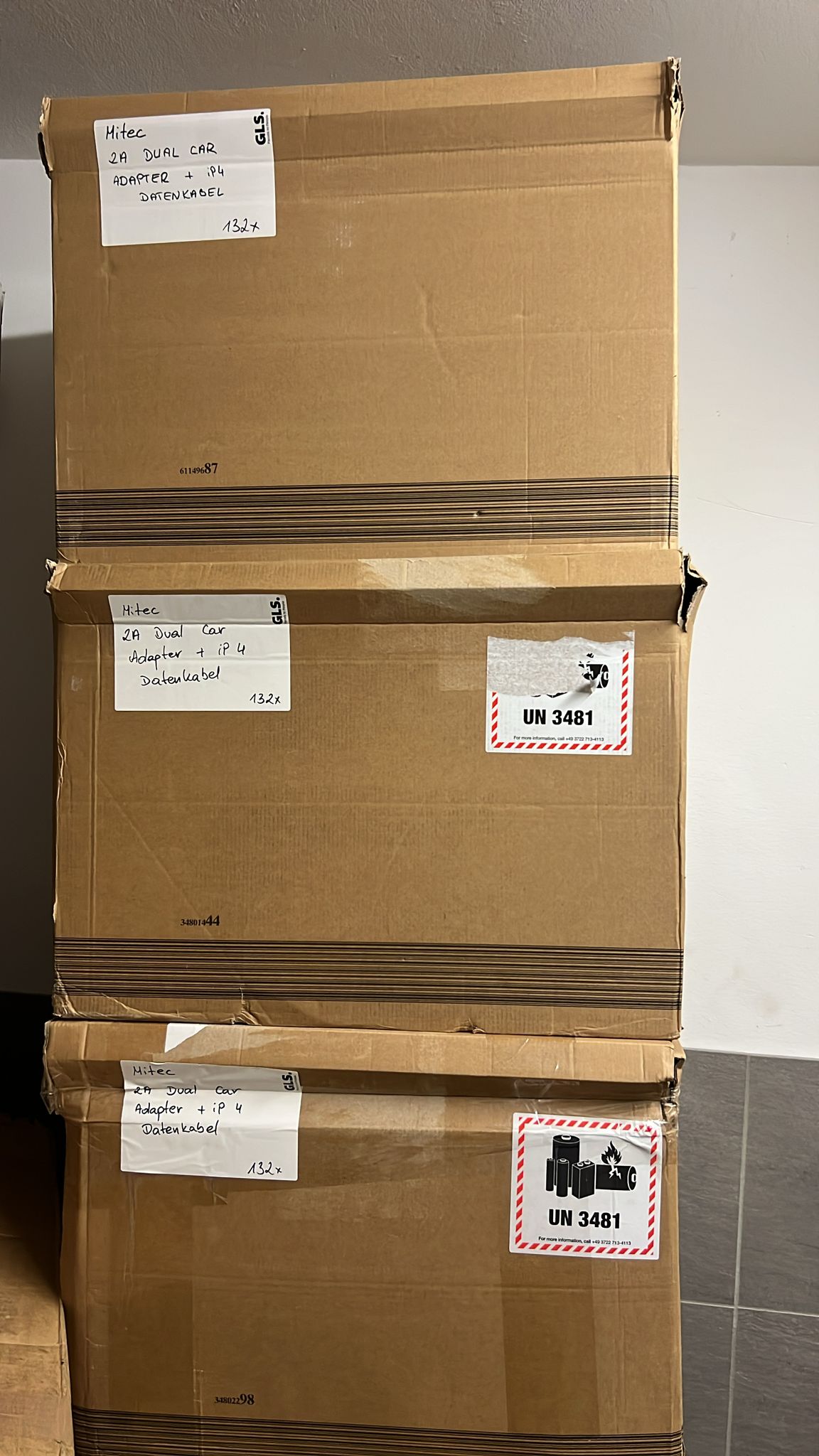 MiTEC USB Auto Ladegerät 30-Pin iPhone iPad | 2A Schnellladegerät mit Kabel | Restposten Großhandel Export