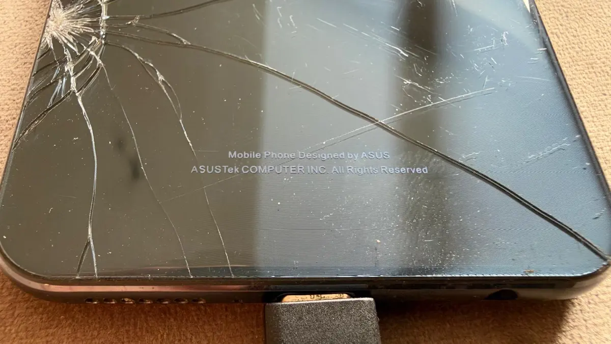 ASUS ZenFone 5 Dunkelblau – Display und Rückglas gebrochen (Einzelstück 2) – Foto 1 von 3