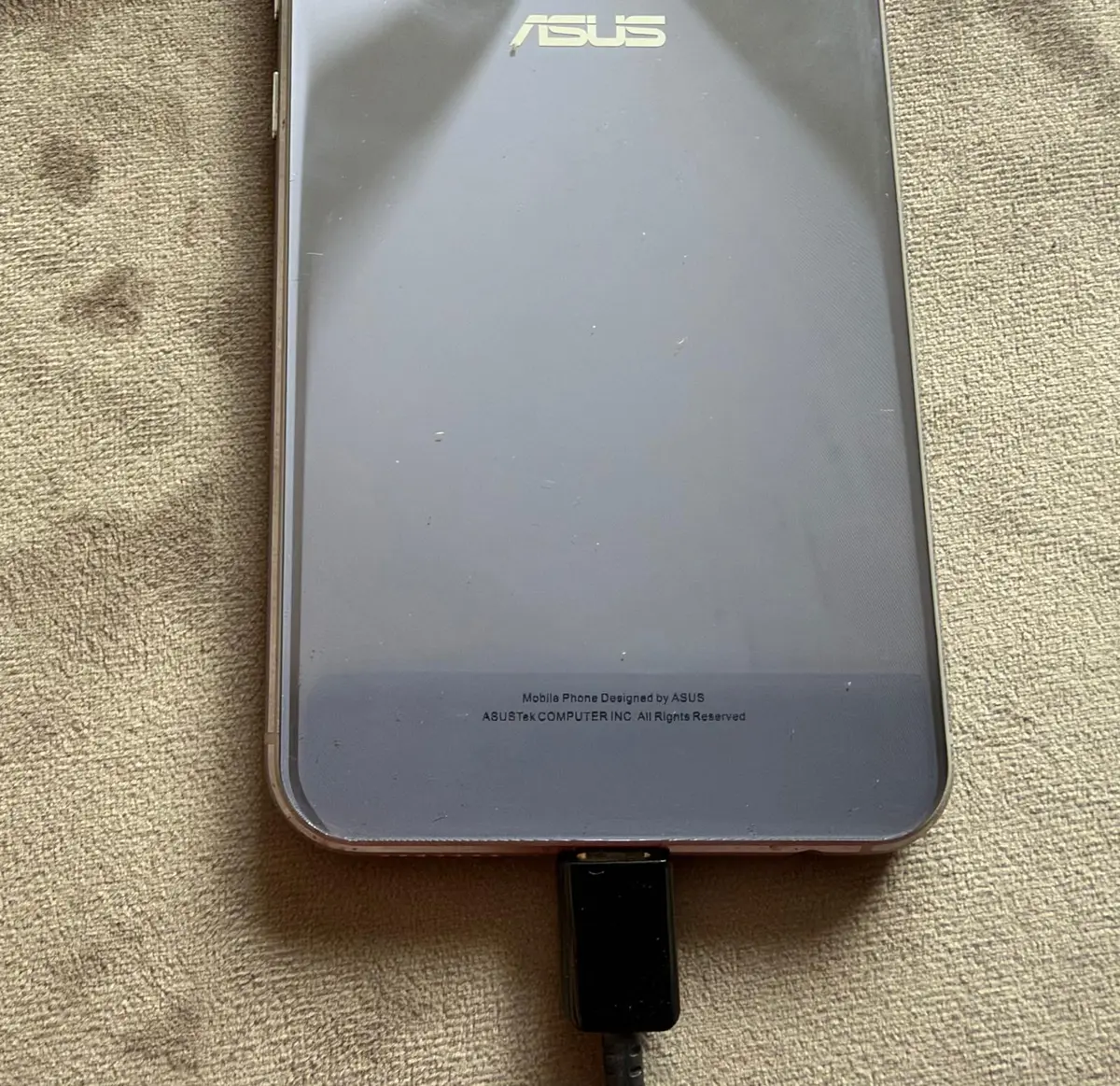 ASUS ZenFone 5 Silber – Displaybruch mit Farblinien, defekt – Foto 3 von 3