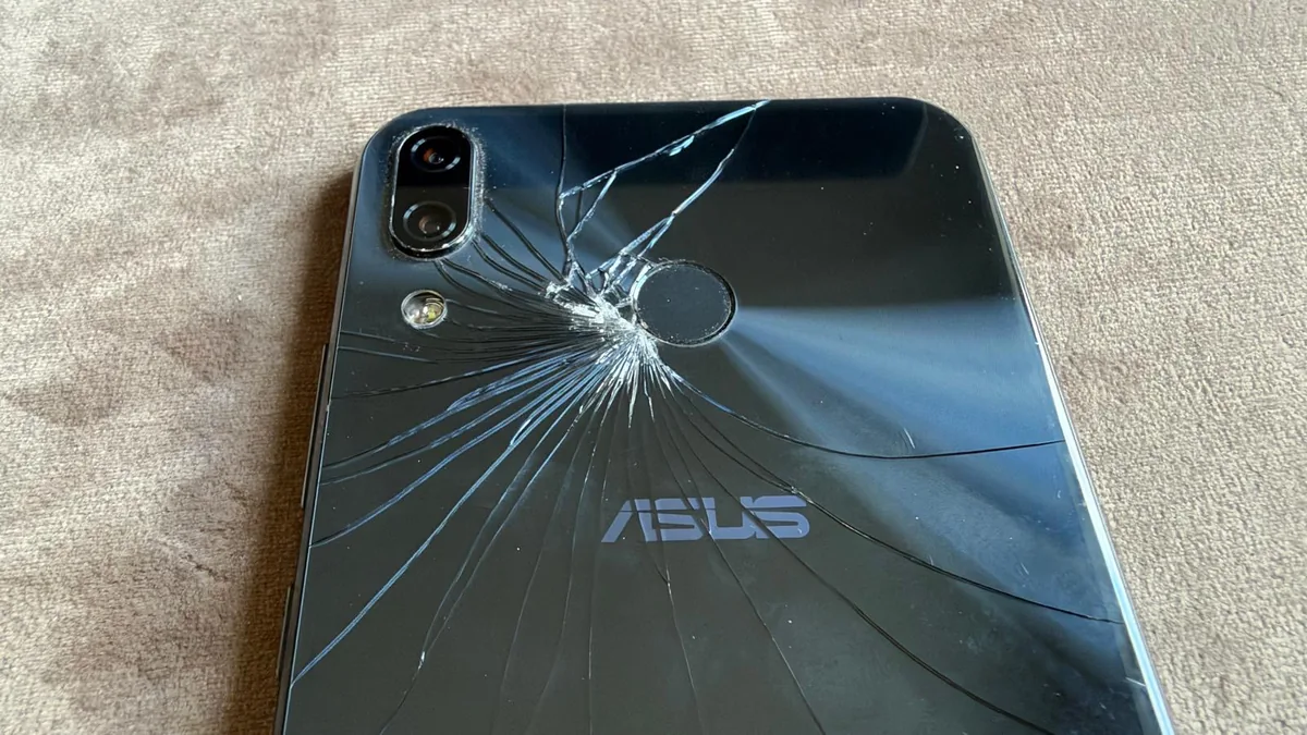ASUS ZenFone 5Z (Z01RD) – Display zertrümmert, defekt – Foto 4 von 4