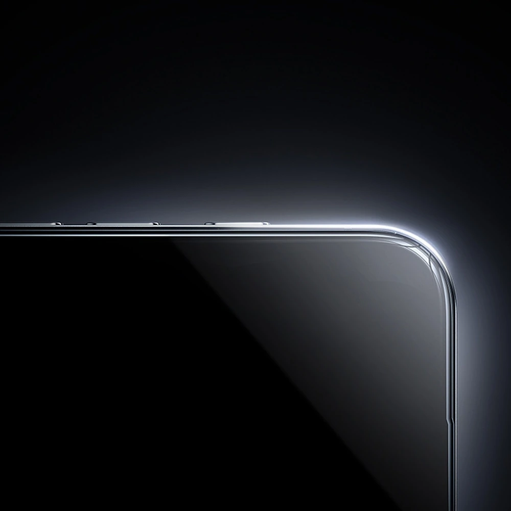 Randlose Kante des Benks Ultra Shield Privacy auf der iPhone-Frontfläche