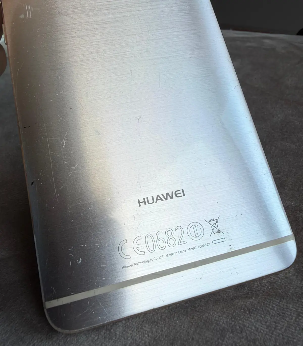 Huawei Mate 9 Pro (LON-L29) Gold – Displaybruch, defekt (Bastlergerät) – Foto 1 von 4