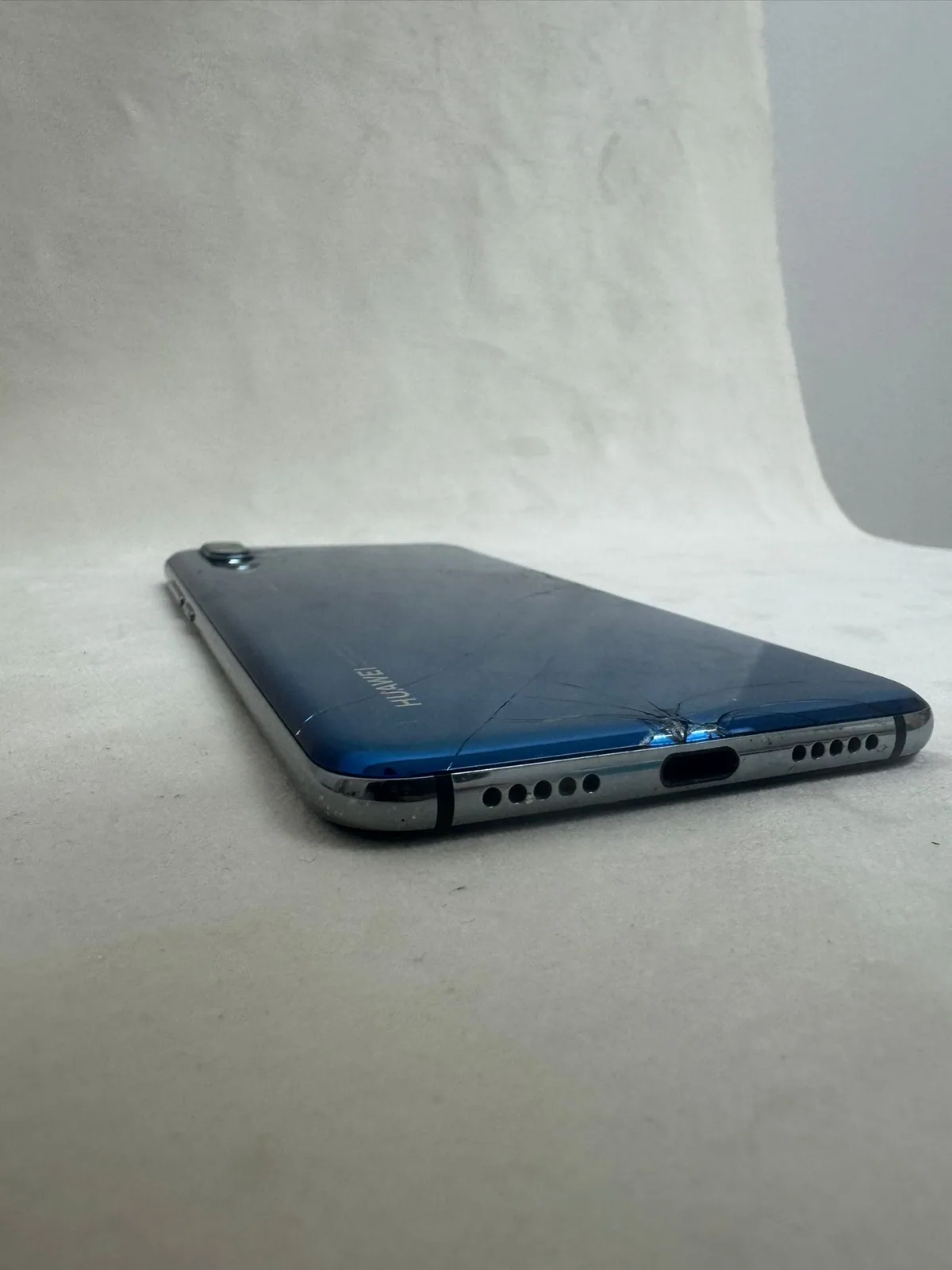 Huawei P20 Pro Midnight Blue – Rückglas gebrochen, defekt (Bastlergerät) – Foto 4 von 4