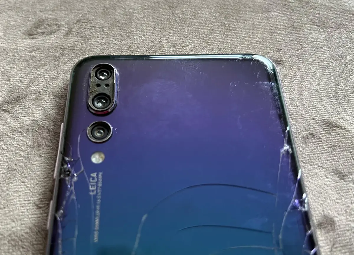 Huawei P20 Pro Twilight – Display und Rückglas zertrümmert, defekt (Einzelstück 2) – Foto 3 von 3