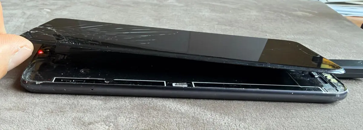 Huawei P20 Schwarz – Display gelöst, defekt (Bastlergerät) – Foto 5 von 6