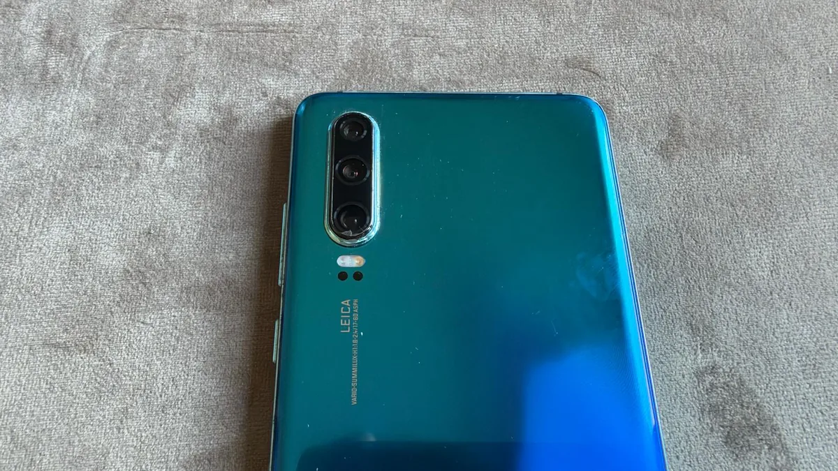 Huawei P30 (ELE-L29) Blau – defekt (Bastlergerät) – Foto 4 von 5