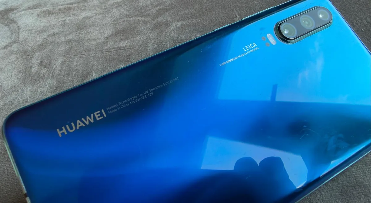Huawei P30 (ELE-L29) Blau – defekt (Bastlergerät) – Foto 5 von 5