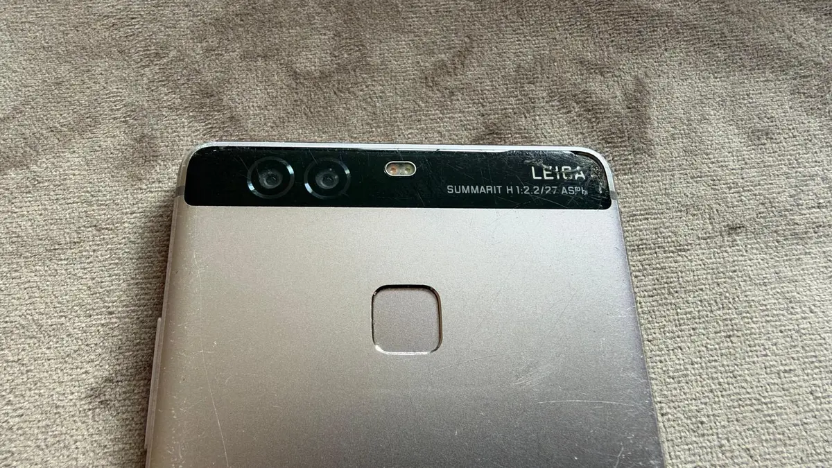 Huawei P9 (EVA-L09) Silber – läuft, Deckglas gerissen – Foto 3 von 6