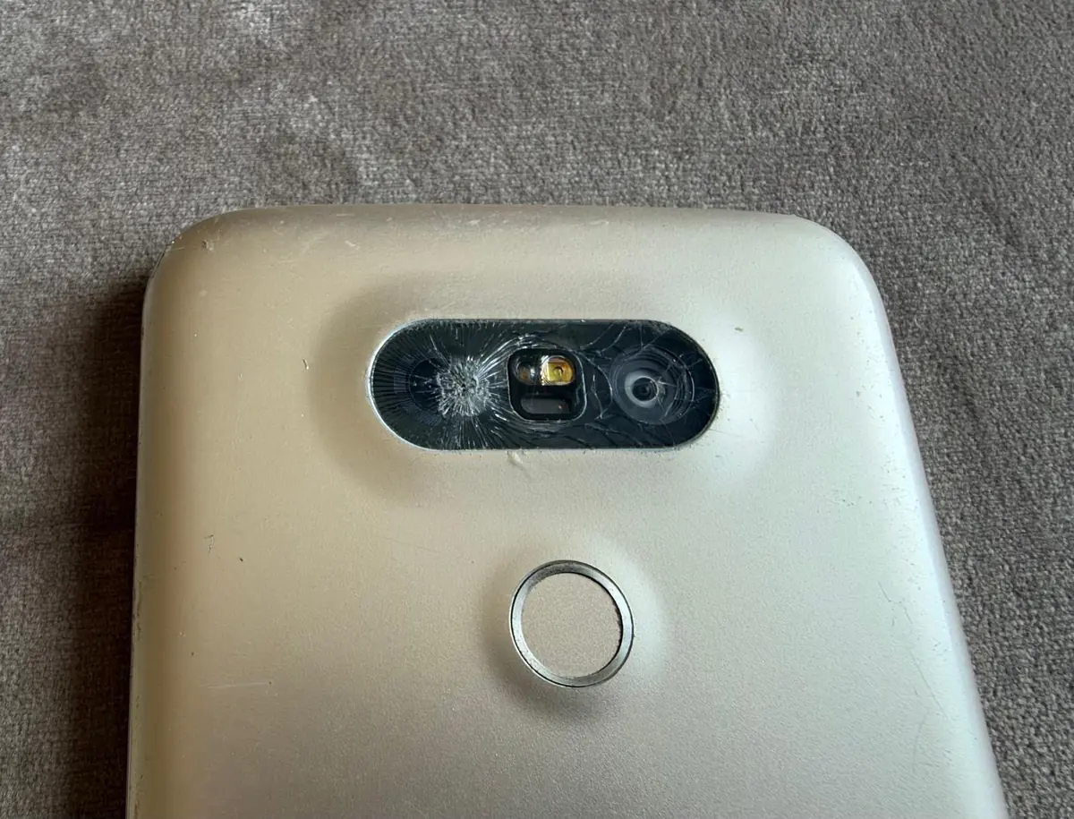LG G5 Gold – Ladefehler und gebrochenes Kameraglas, defekt (Bastlergerät) – Foto 3 von 3