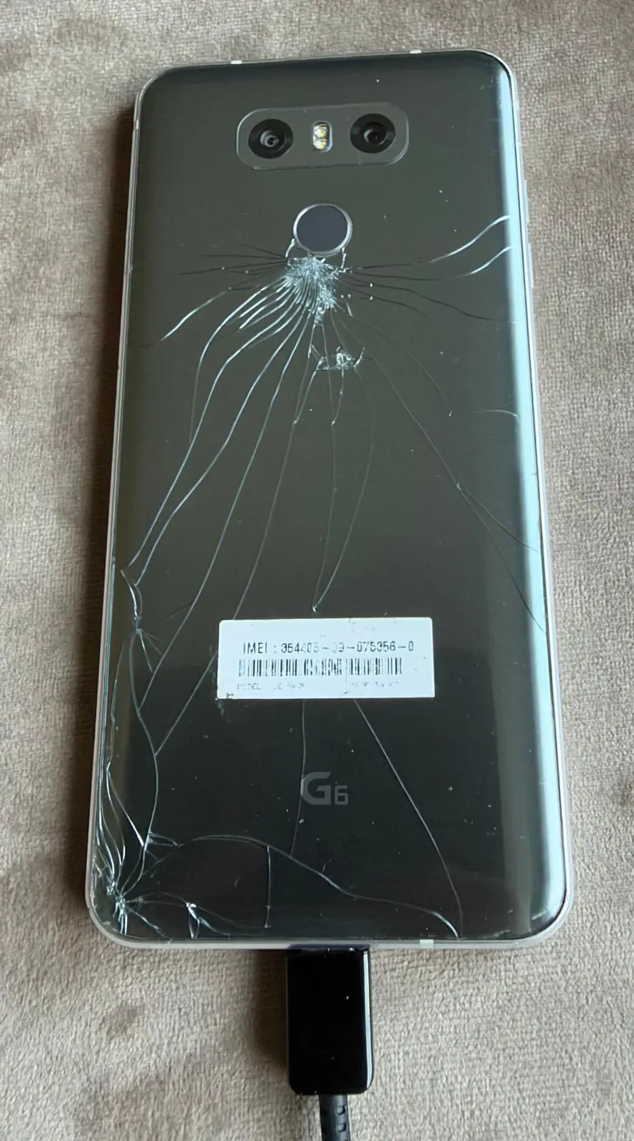 LG G6 Platinum – Rückglas gebrochen, defekt (Bastlergerät) – Foto 4 von 8