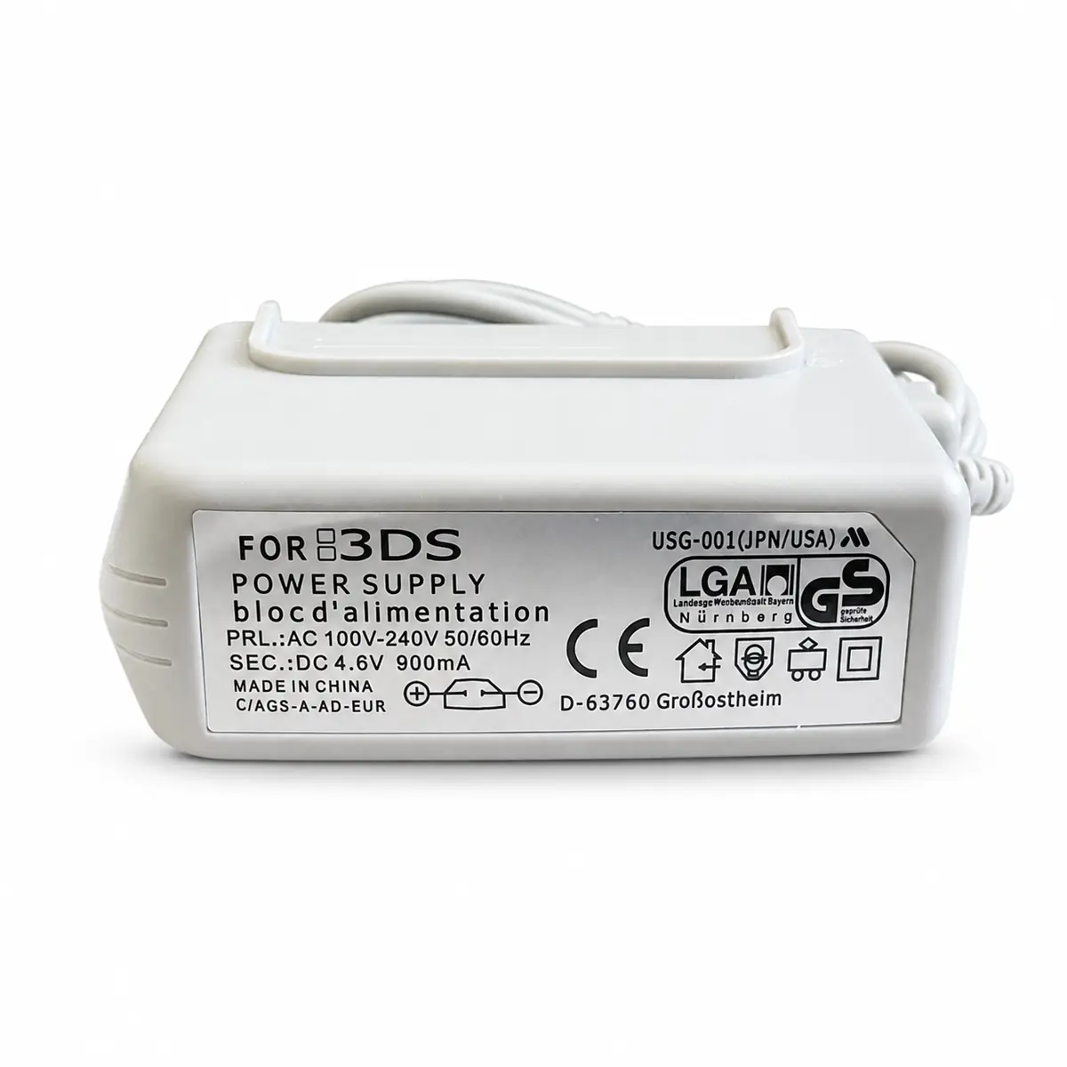 Typenschild des 3DS-Netzteils: Ausgang DC 4,6V 900mA, USG-001, CE- und GS-Zeichen