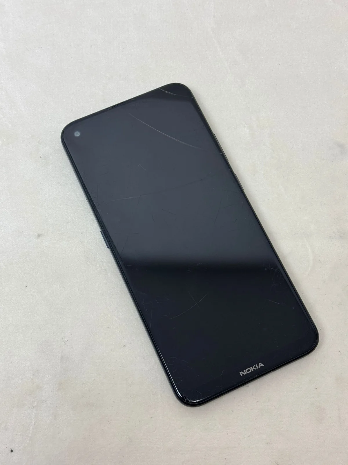 Nokia 5.4 Blau – gebraucht, Kratzer im Displayglas – Foto 4 von 4