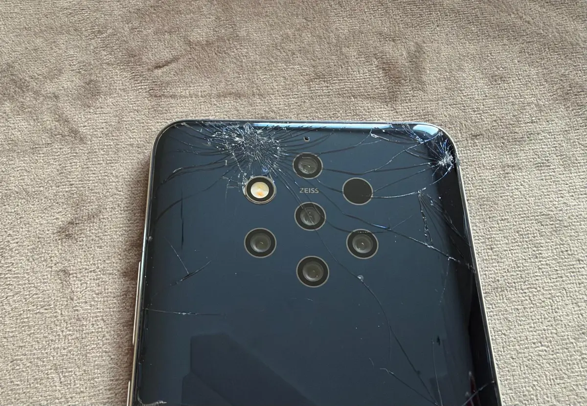 Nokia 9 PureView (TA-1087) – läuft, Rückglas gebrochen – Foto 3 von 6