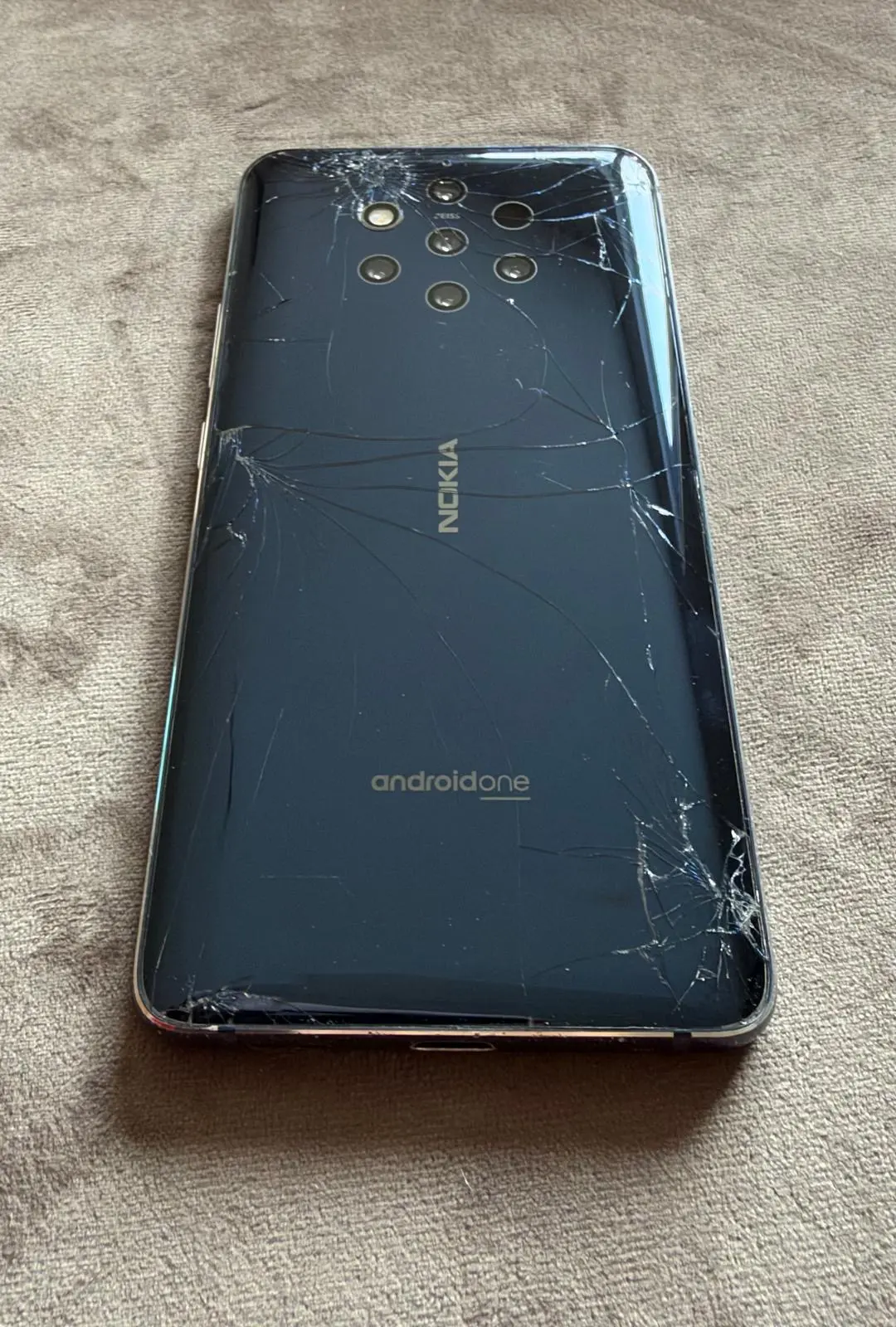 Nokia 9 PureView (TA-1087) – läuft, Rückglas gebrochen – Foto 5 von 6