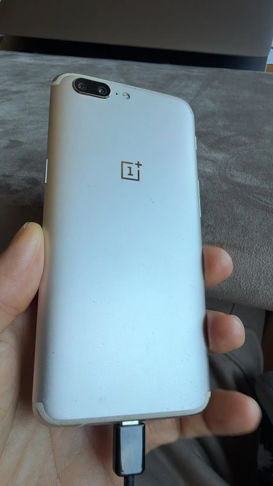 OnePlus 5 Silber – defekt (Bastlergerät) – Foto 1 von 5