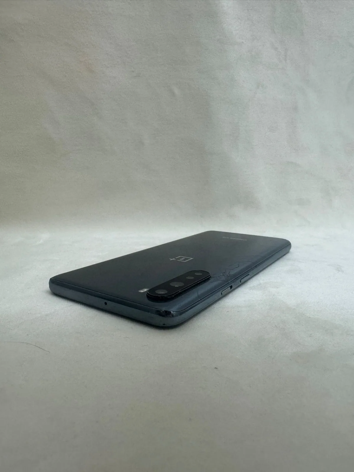 OnePlus Nord Gray Onyx – Displaybruch, defekt (Bastlergerät) – Foto 3 von 4
