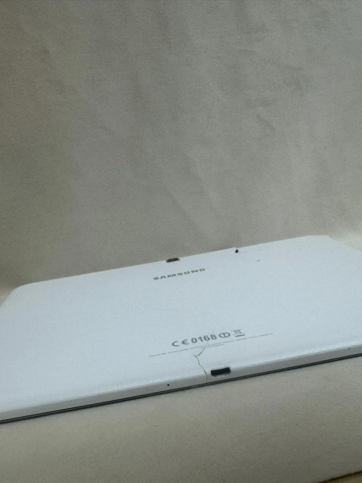 Samsung Galaxy Tab 10,1 Zoll Weiß – defekt, Gehäuserisse (Bastlergerät) – Foto 2 von 4
