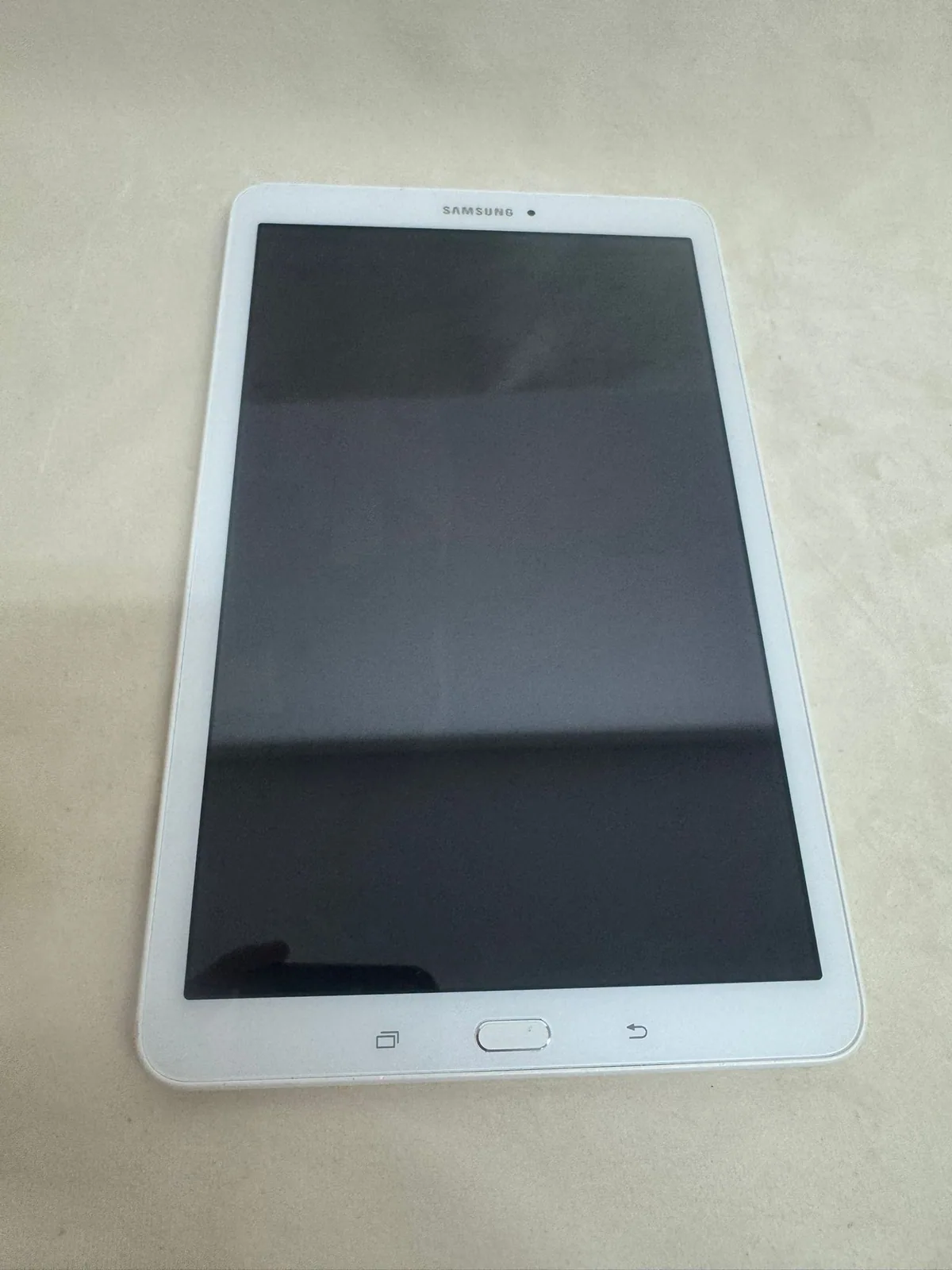 Samsung Galaxy Tab 9 Zoll Weiß mit SIM-Slot – defekt (Bastlergerät) von Samsung – neu kaufen bei Valmento