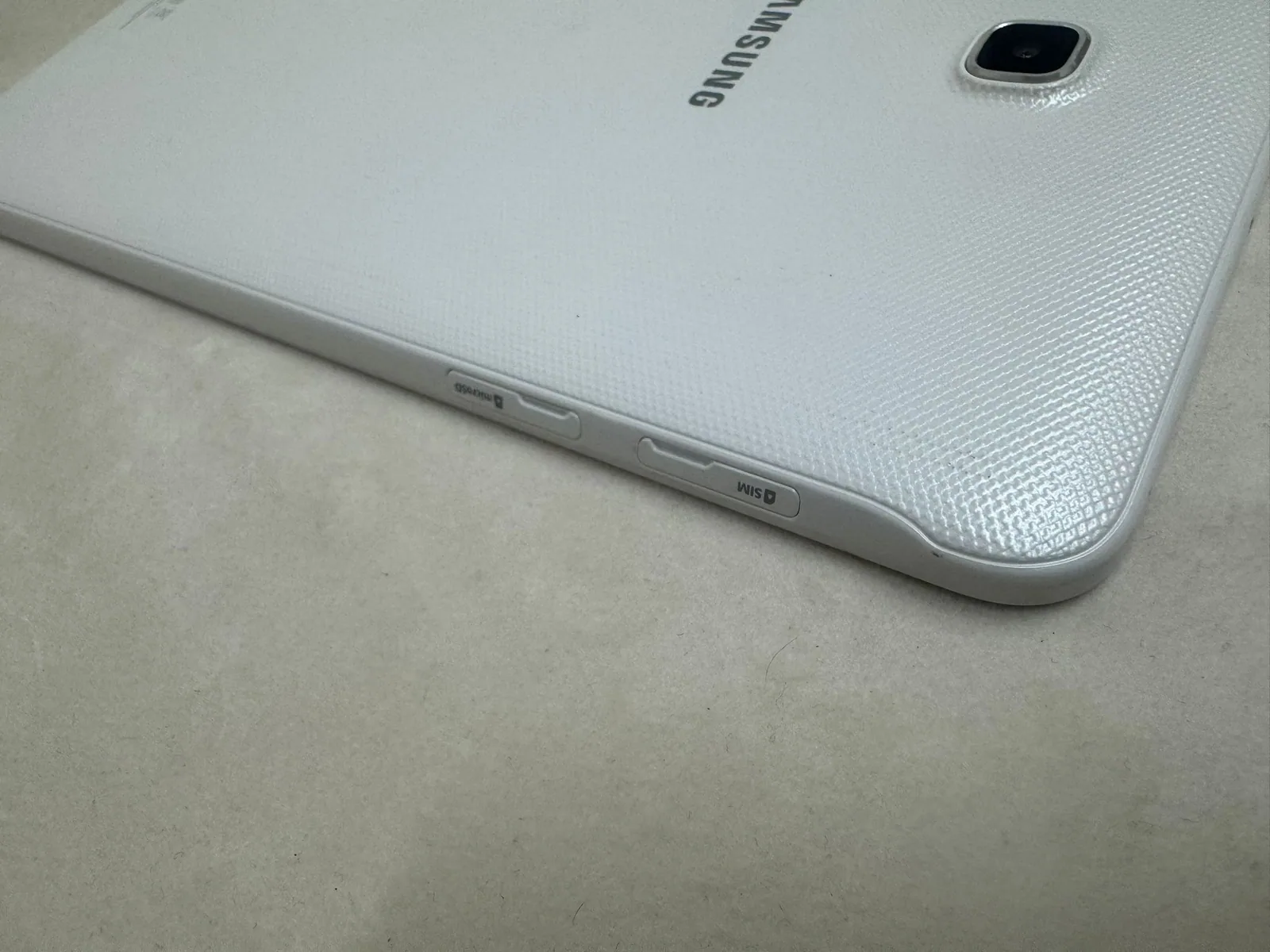 Samsung Galaxy Tab 9 Zoll Weiß mit SIM-Slot – defekt (Bastlergerät) – Foto 4 von 4