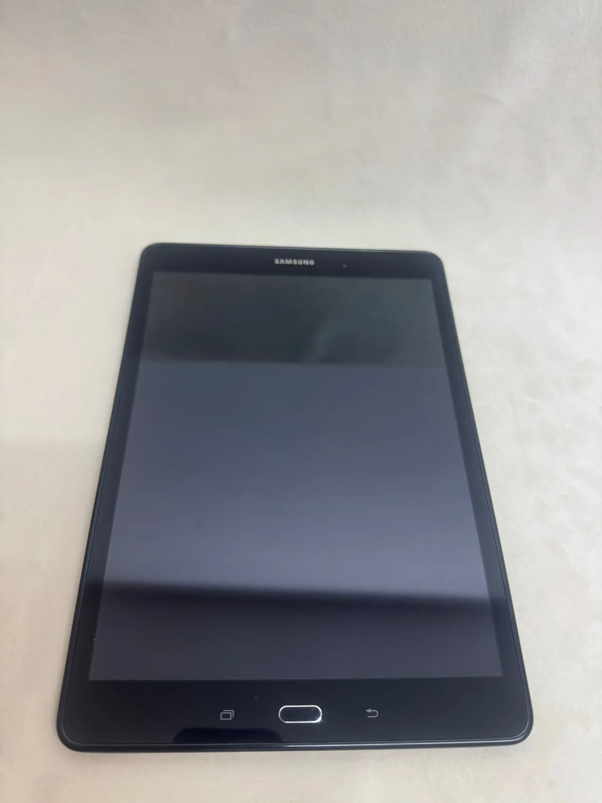 Samsung Galaxy Tab A 9.7 LTE (SM-T555) Schwarz – defekt (Bastlergerät) von Samsung – neu kaufen bei Valmento