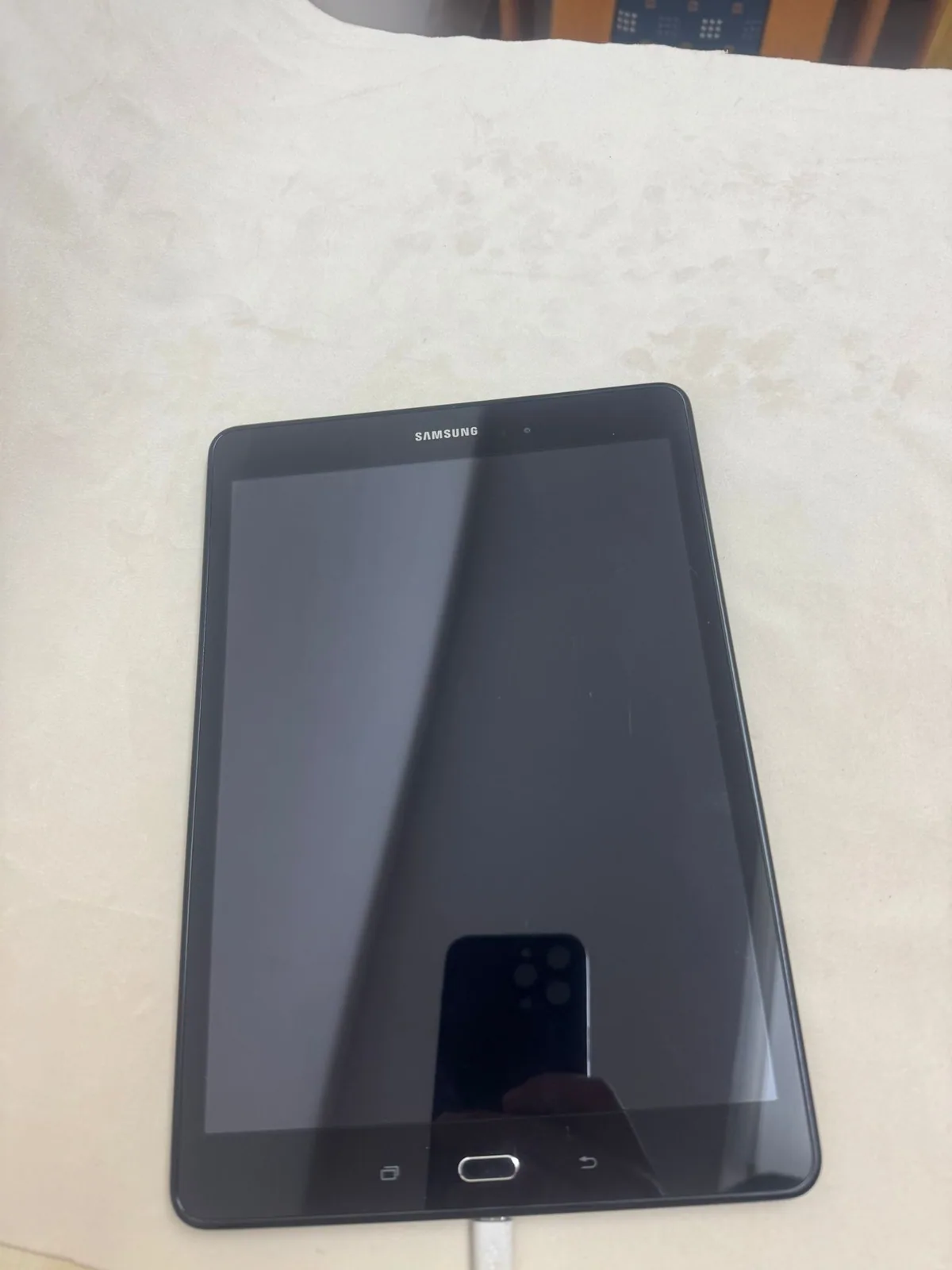 Samsung Galaxy Tab A 9.7 LTE (SM-T555) Schwarz – defekt (Bastlergerät) – Foto 3 von 5