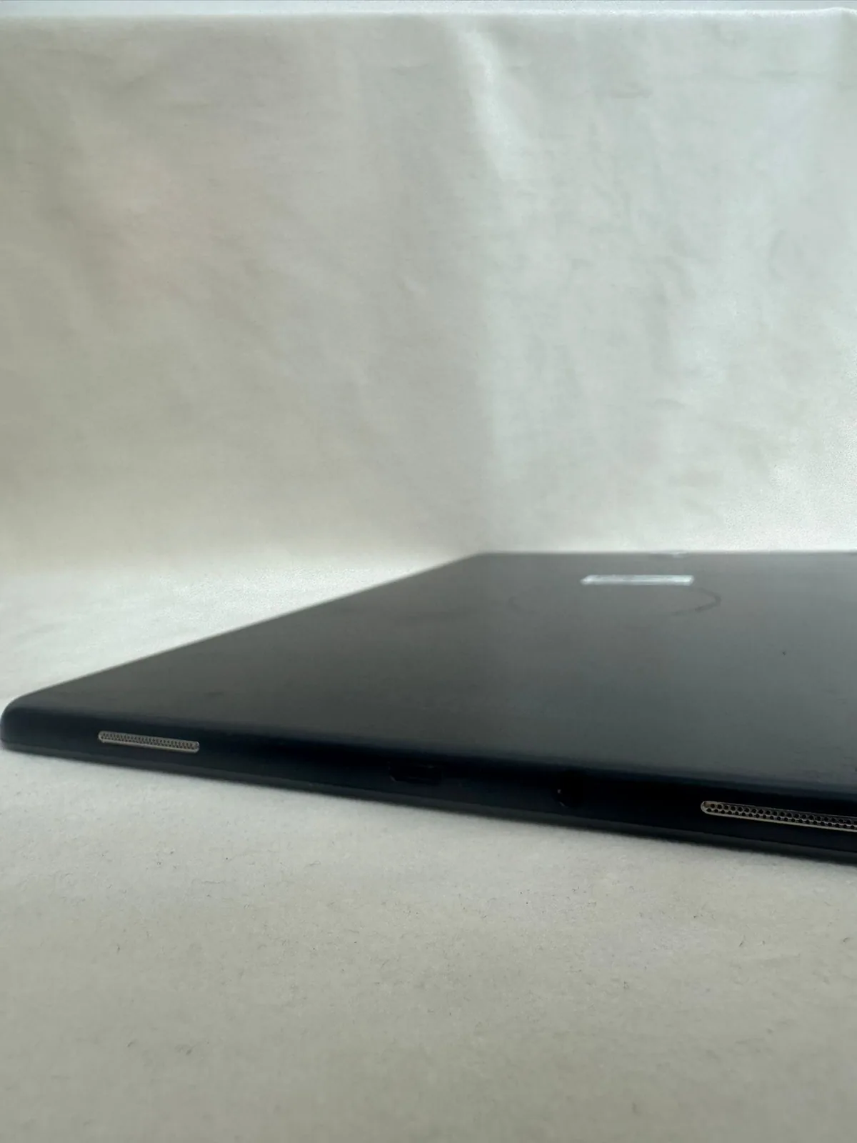 Samsung Galaxy Tab A 9.7 LTE (SM-T555) Schwarz – defekt (Bastlergerät) – Foto 5 von 5