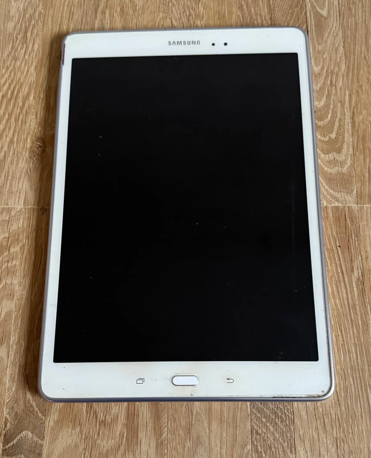 Samsung Galaxy Tab A 9.7 (SM-T550) 16 GB Weiß – gebraucht – Foto 2 von 2