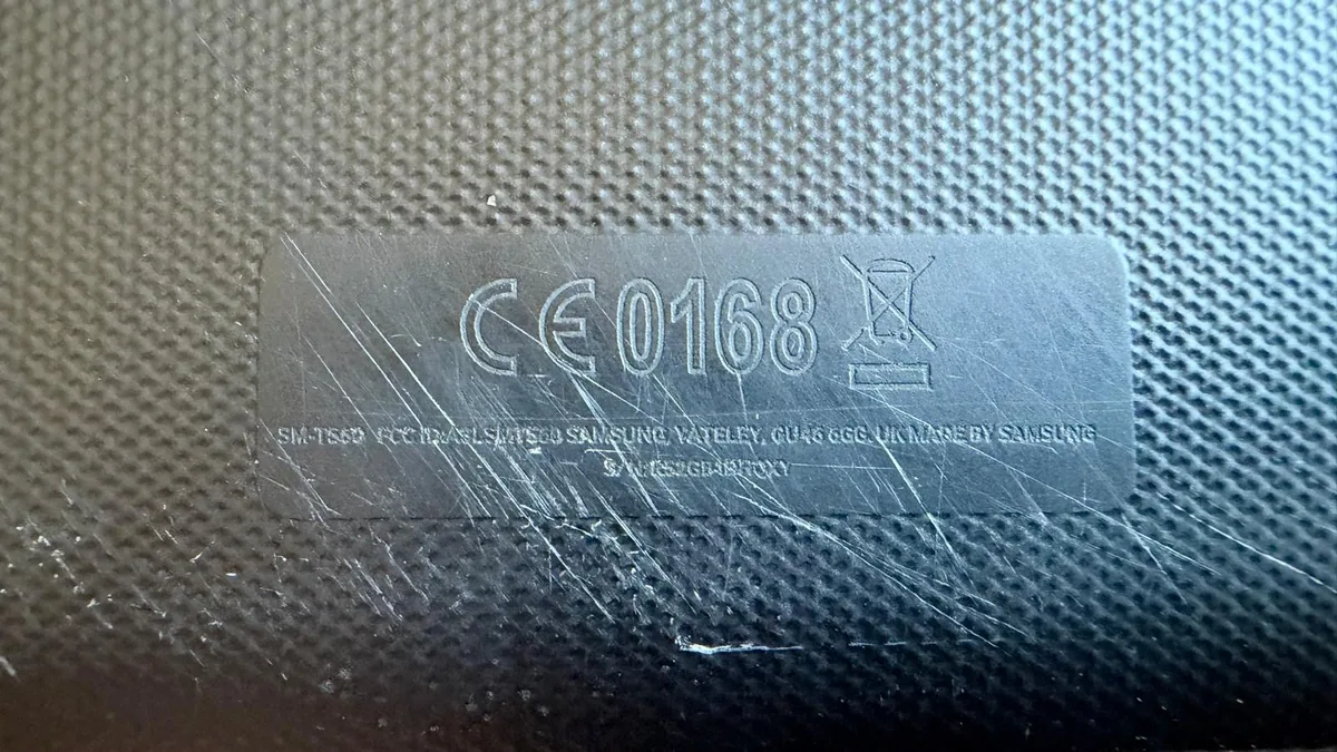 Samsung Galaxy Tab E 9.6 (SM-T560) – defekt, Rückseite zerkratzt – Foto 1 von 5