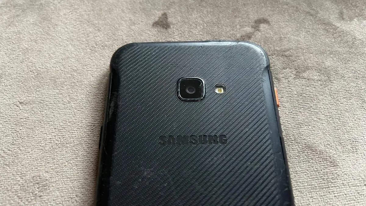 Samsung Galaxy XCover 4s (SM-G398FN/DS) – Outdoor-Handy, läuft, Displayglas gebrochen – Foto 3 von 5