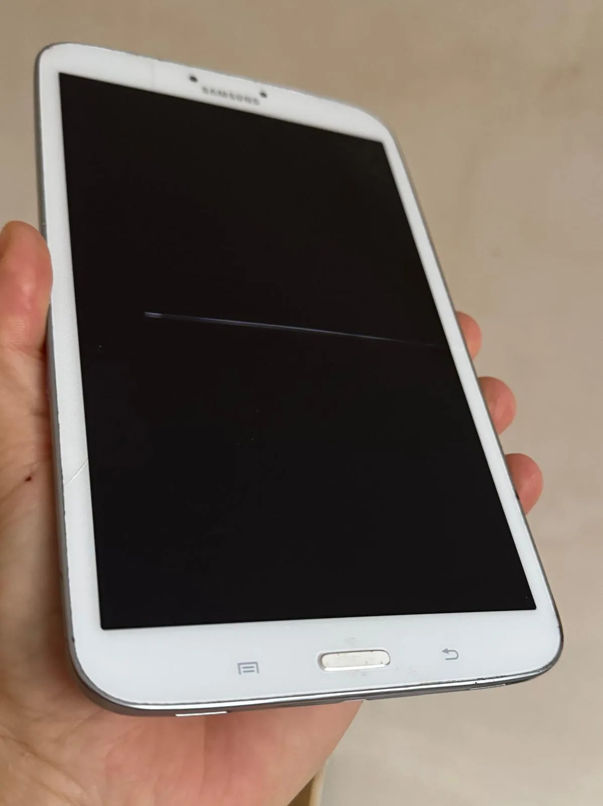 Samsung Tablet 8 Zoll Weiß – Displayriss, defekt (Bastlergerät) – Foto 2 von 2