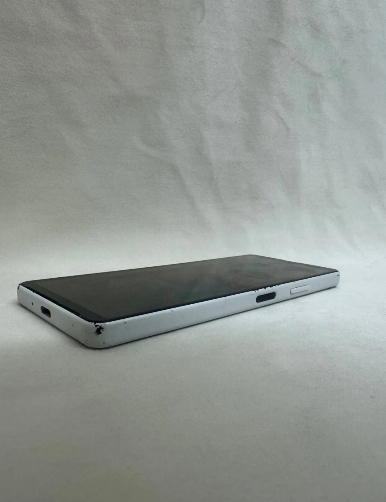 Sony Xperia 10 II Weiß – defekt, Rahmenschäden (Bastlergerät) – Foto 3 von 4