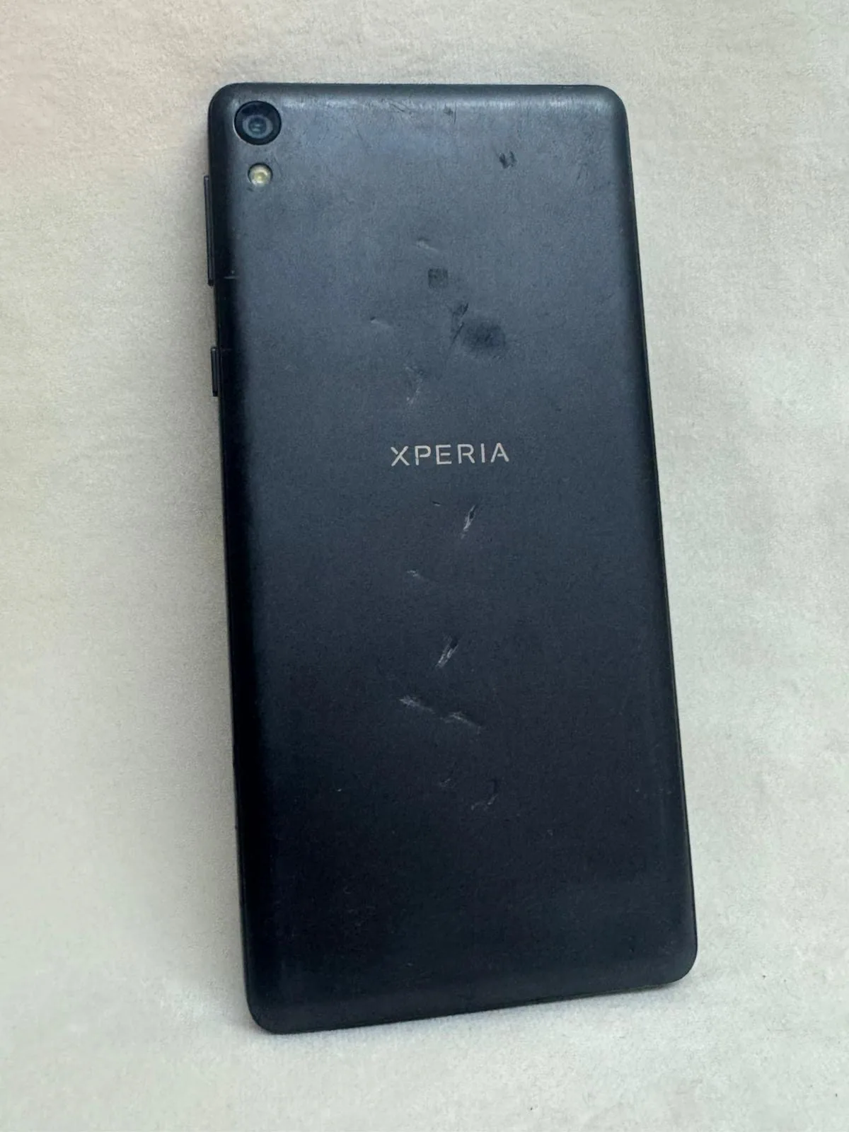 Sony Xperia E5 Schwarz – Displaybruch und Bildfehler, defekt (Bastlergerät) – Foto 3 von 4
