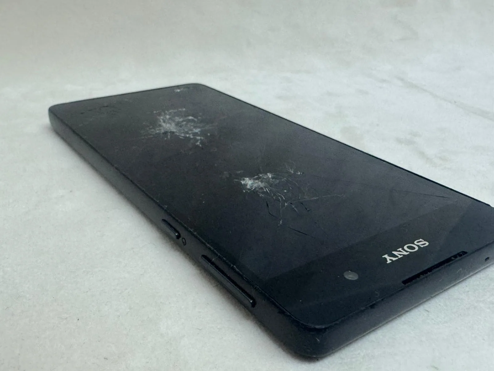 Sony Xperia E5 Schwarz – Displaybruch und Bildfehler, defekt (Bastlergerät) – Foto 4 von 4