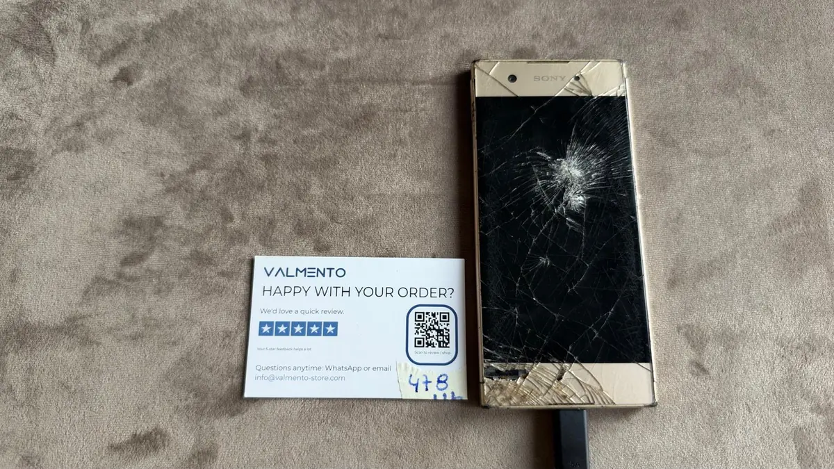 Sony Xperia Gold – Display zertrümmert, starke Gebrauchsspuren, defekt (Bastlergerät) – Foto 2 von 4