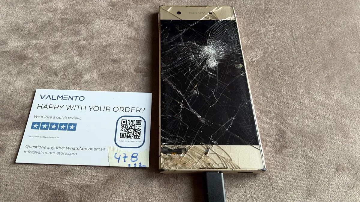 Sony Xperia Gold – Display zertrümmert, starke Gebrauchsspuren, defekt (Bastlergerät) – Foto 3 von 4