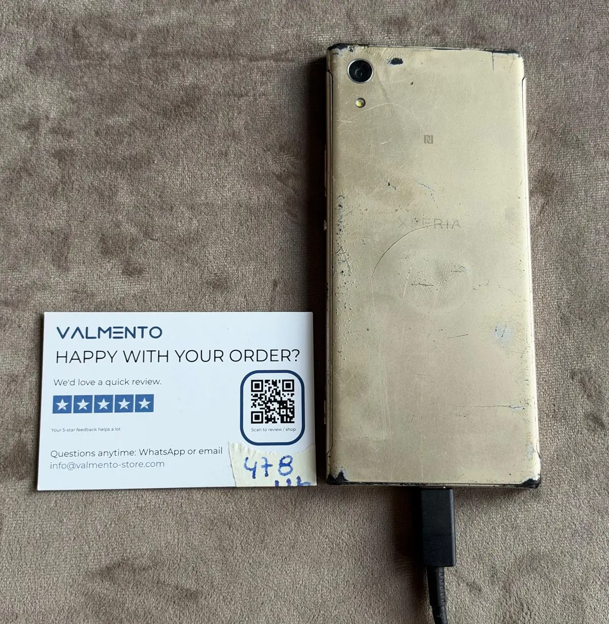 Sony Xperia Gold – Display zertrümmert, starke Gebrauchsspuren, defekt (Bastlergerät) – Foto 4 von 4