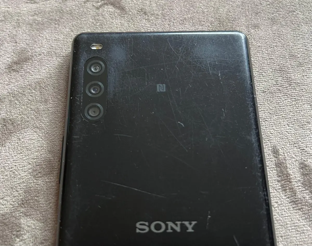 Sony Xperia Schwarz – lädt, Zustand ungeprüft (Bastlergerät) – Foto 3 von 3