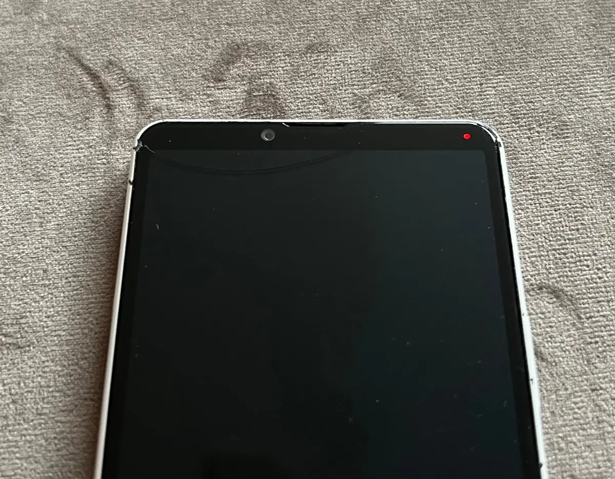 Sony Xperia Weiß – Zustand ungeprüft (Bastlergerät) – Foto 3 von 5
