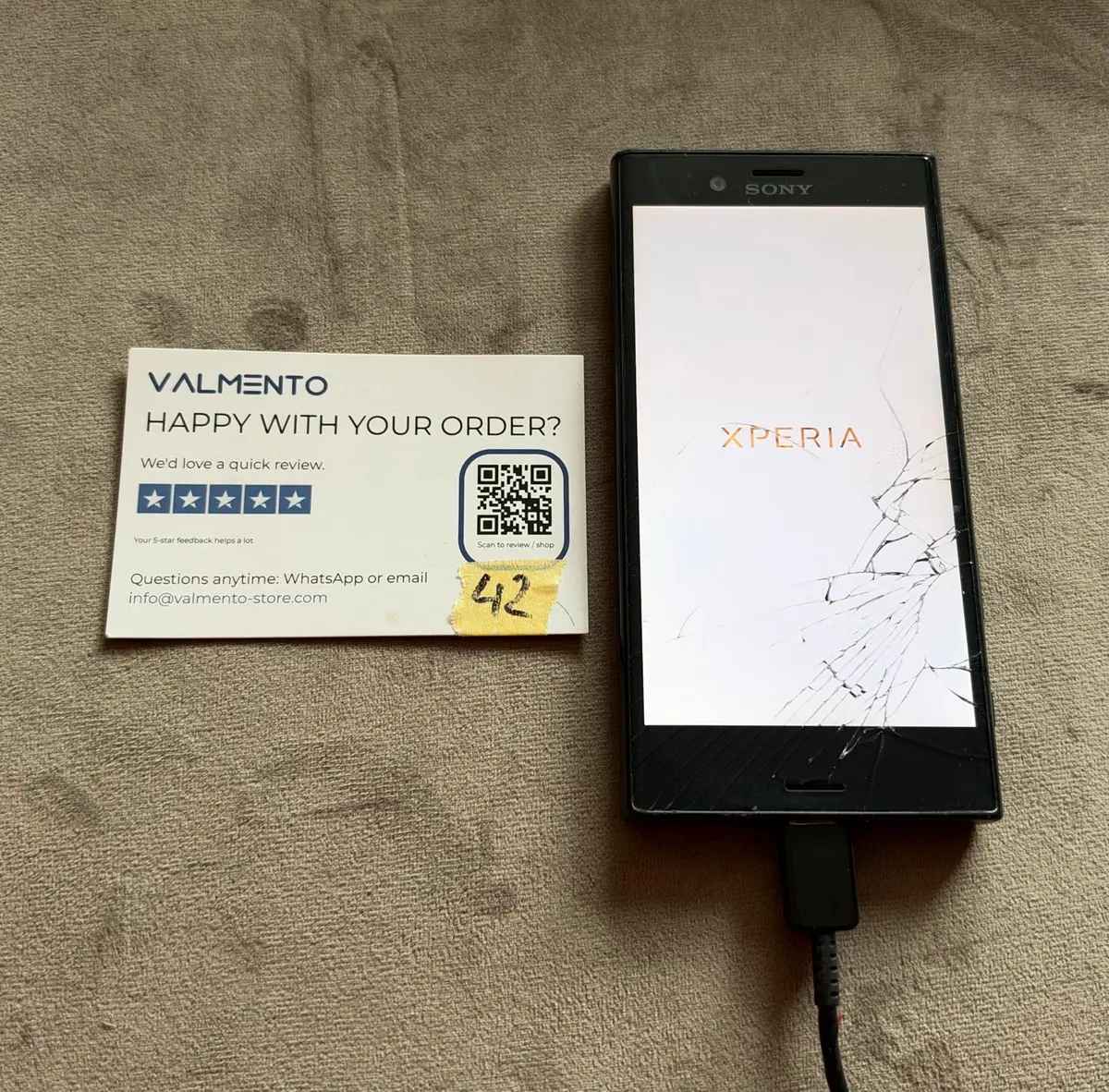 Sony Xperia X Compact (F5321) Schwarz – läuft, Displayglas gebrochen (Einzelstück 2) – Foto 2 von 6