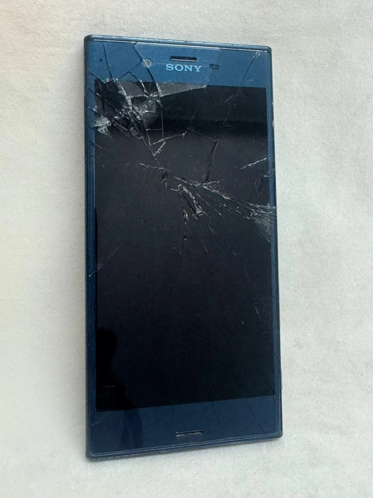 Sony Xperia XZ Blau – Displaybruch, defekt (Bastlergerät) von Sony – neu kaufen bei Valmento