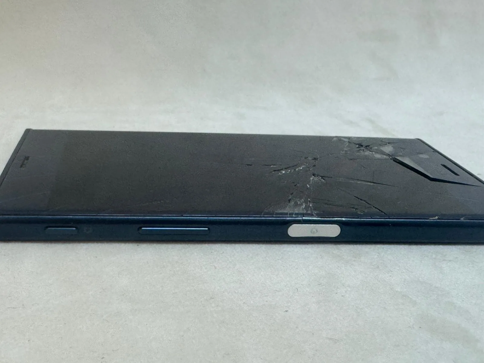 Sony Xperia XZ Blau – Displaybruch, defekt (Bastlergerät) – Foto 4 von 4