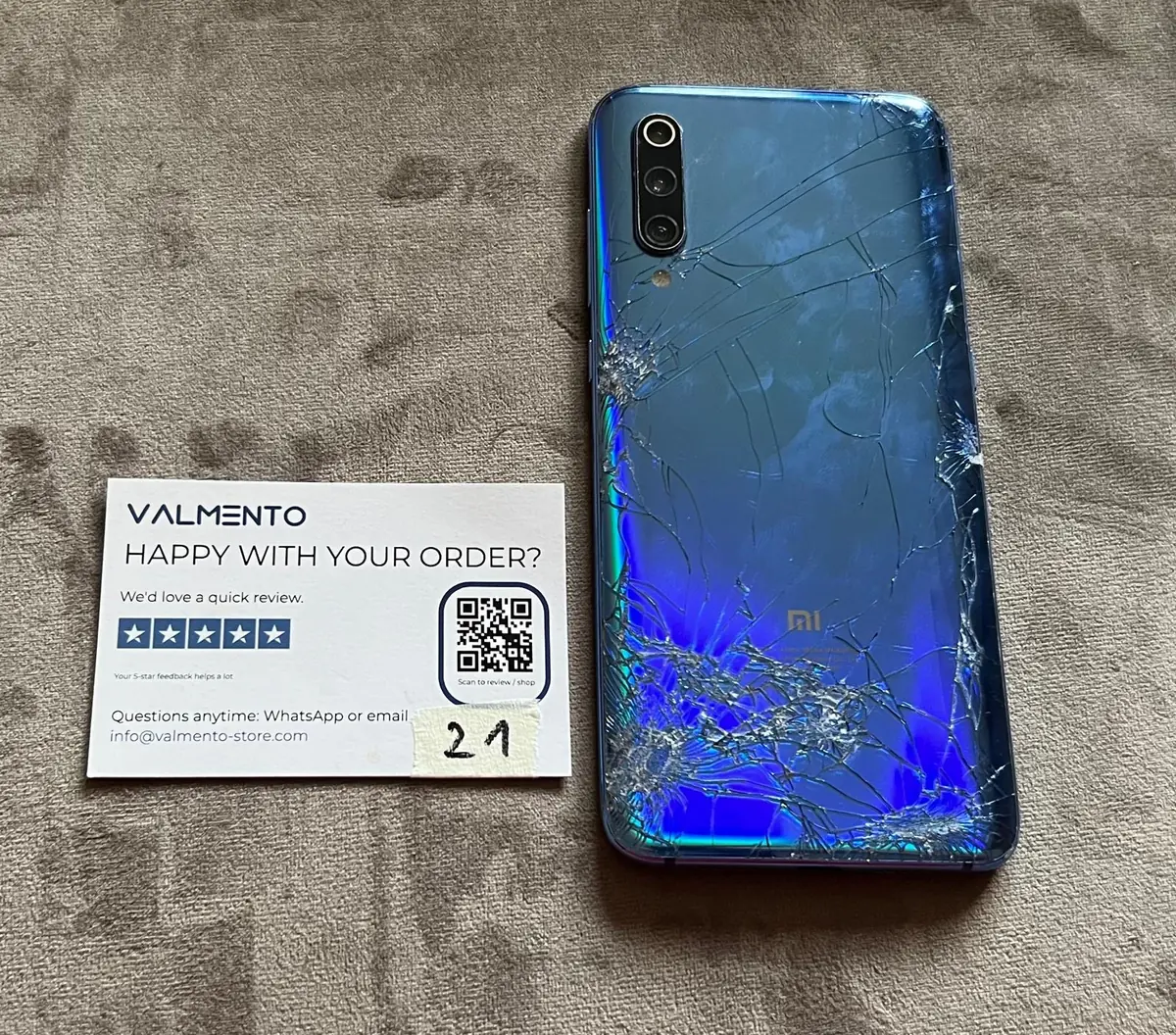 Xiaomi Mi 9 Blau – Display und Rückglas zertrümmert, defekt – Foto 1 von 4