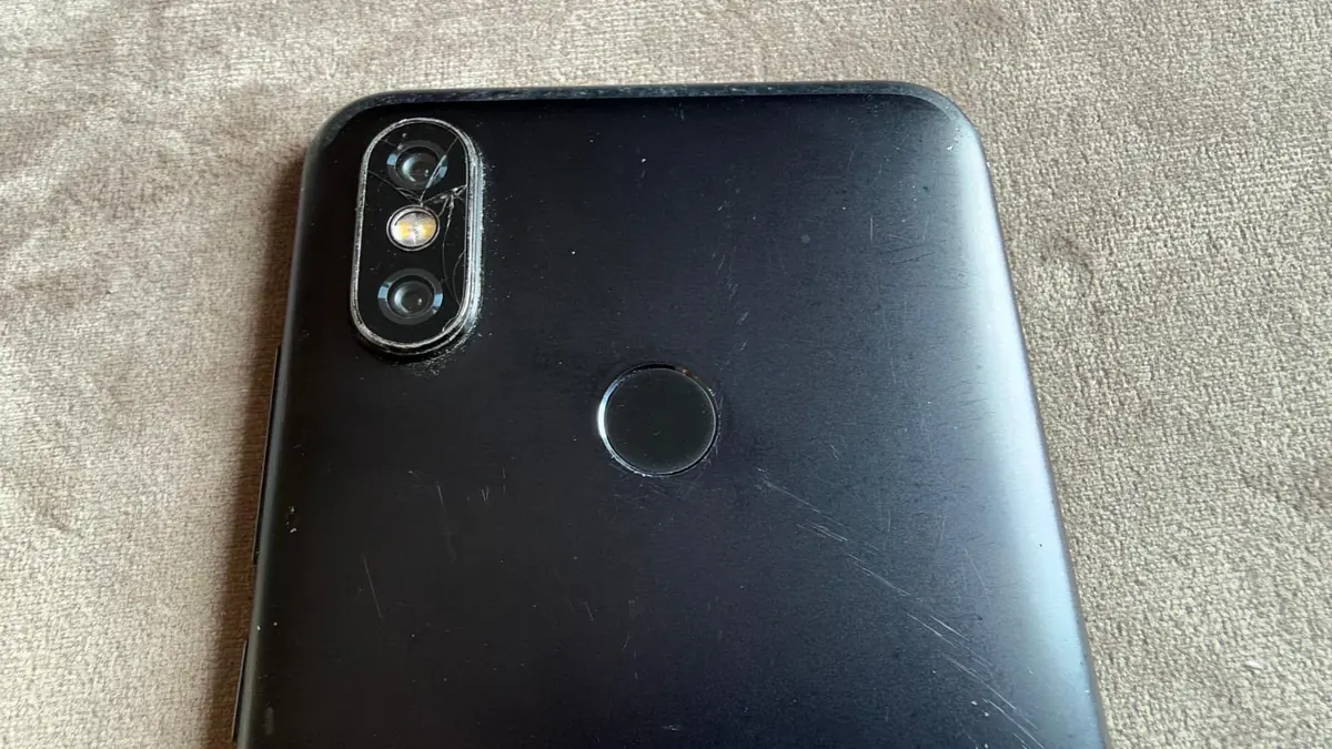 Xiaomi Mi A2 (M1804D2SG) Schwarz – defekt (Bastlergerät) – Foto 1 von 3