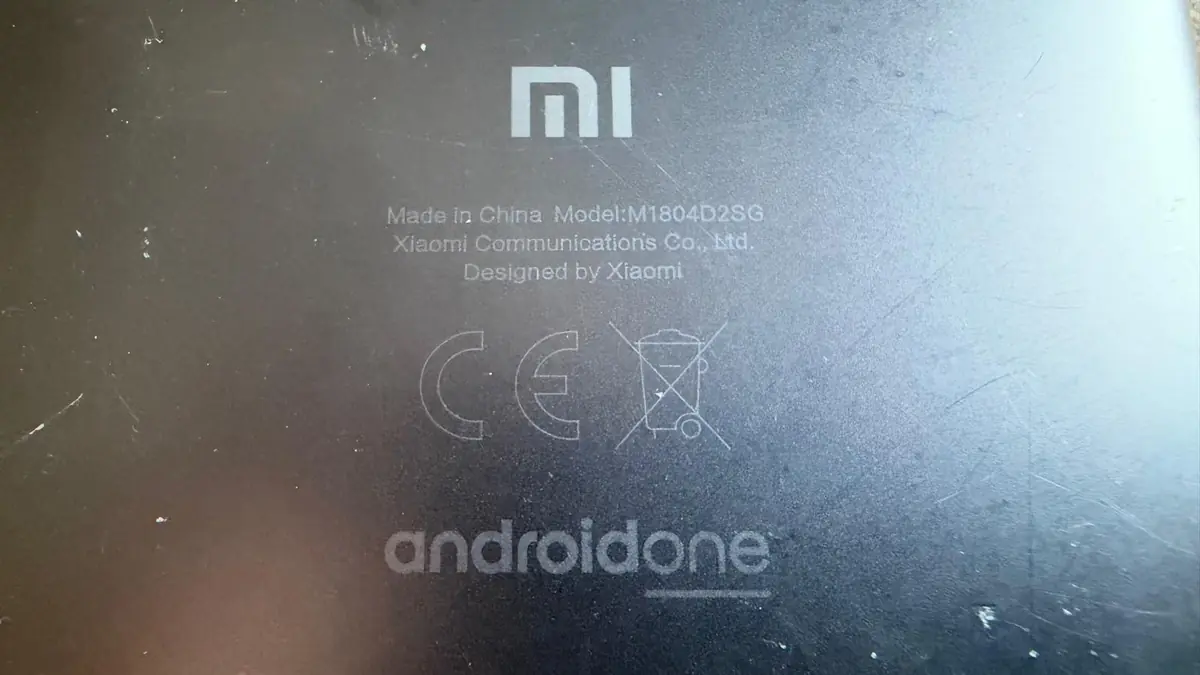 Xiaomi Mi A2 (M1804D2SG) Schwarz – defekt (Bastlergerät) – Foto 2 von 3